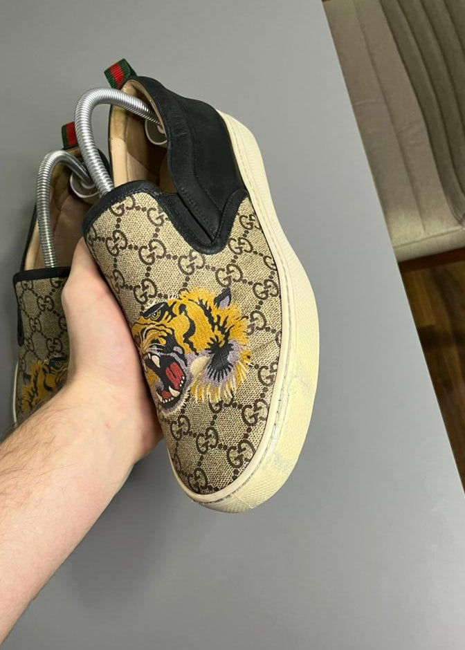 Tênis Slip On Gucci “Tiger”