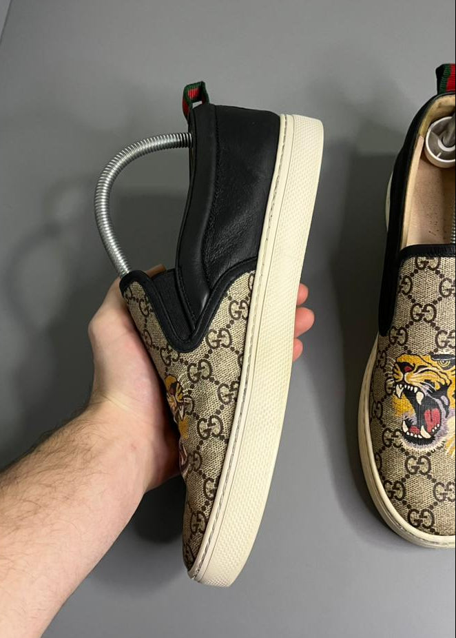 Tênis Slip On Gucci “Tiger”