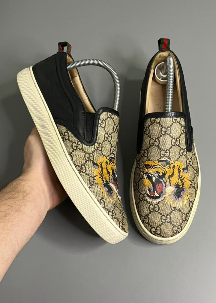 Tênis Slip On Gucci “Tiger”