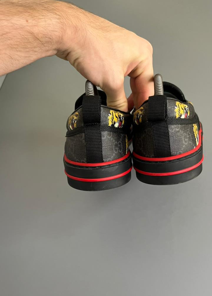 Tênis Slip On Gucci “Tiger”