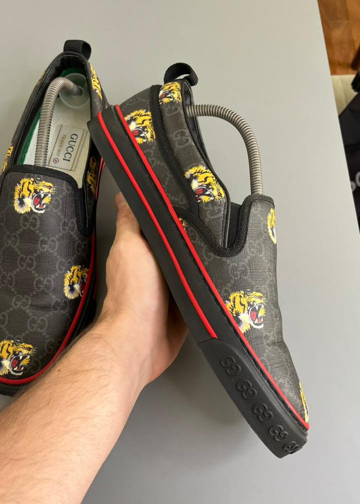Tênis Slip On Gucci “Tiger”