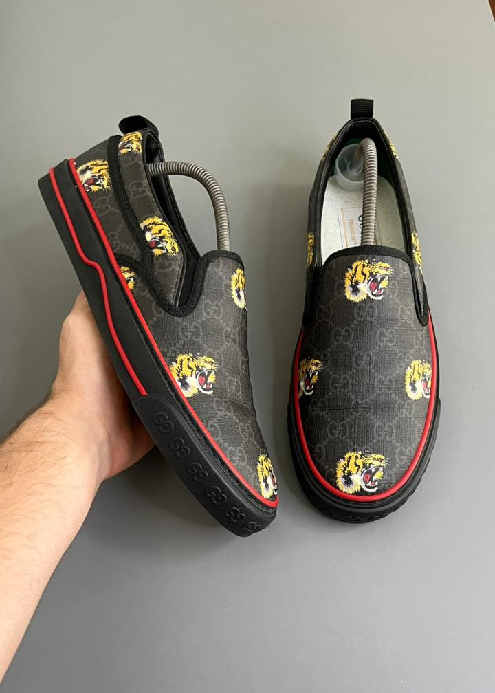 Tênis Slip On Gucci “Tiger”