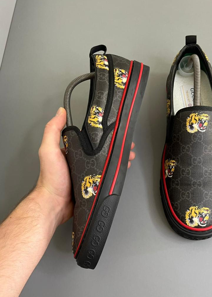 Tênis Slip On Gucci “Tiger”