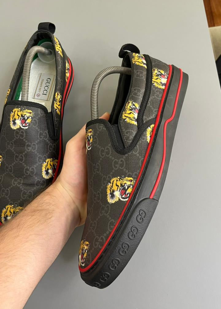 Tênis Slip On Gucci “Tiger”