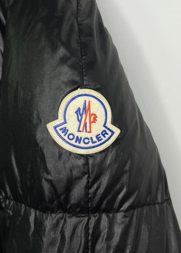 Jaqueta Puffer Moncler cinza / preto