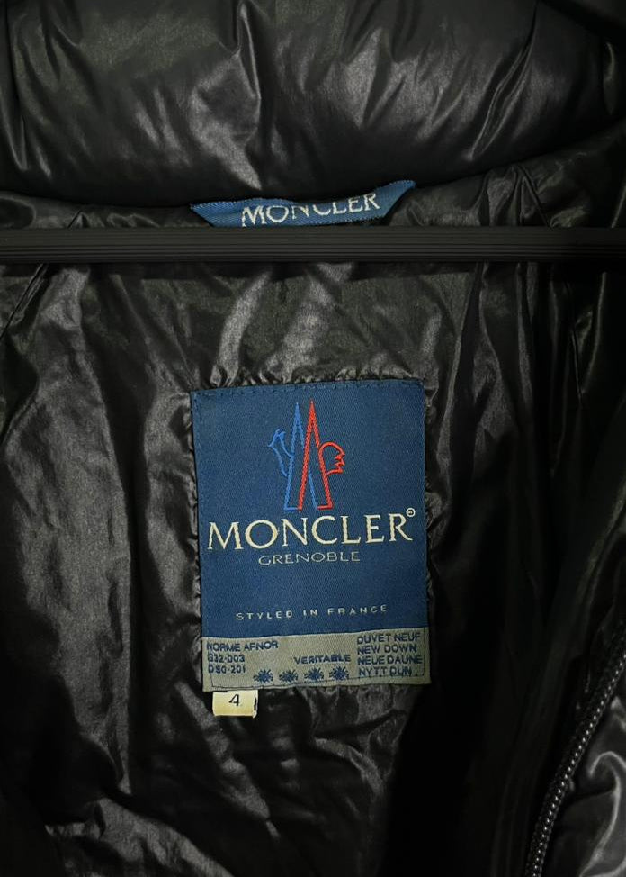 Jaqueta Puffer Moncler cinza / preto