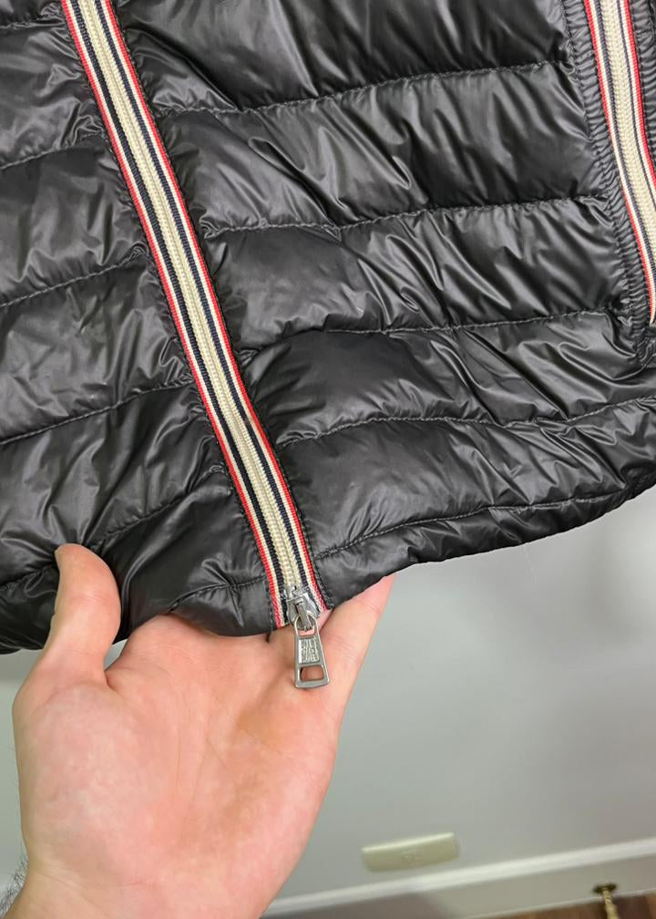 Jaqueta Puffer Moncler cinza / preto