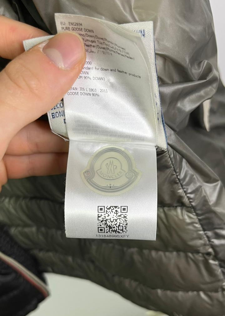 Jaqueta Puffer Moncler cinza / preto