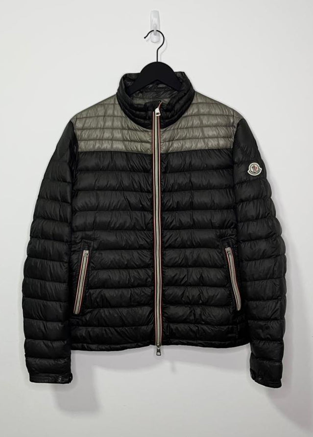 Jaqueta Puffer Moncler cinza / preto