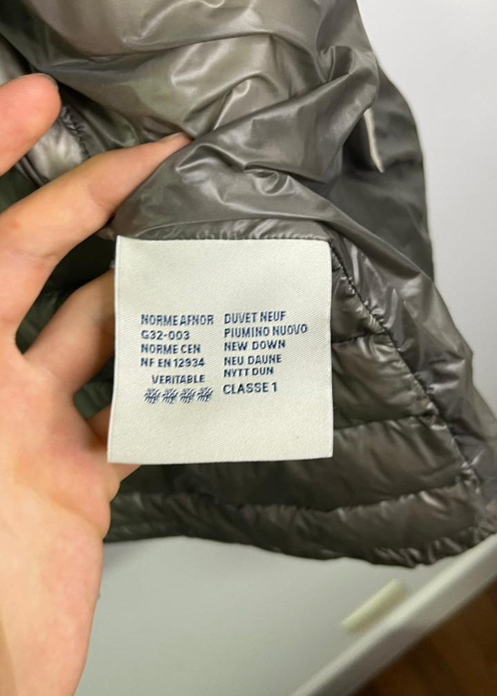 Jaqueta Puffer Moncler cinza / preto