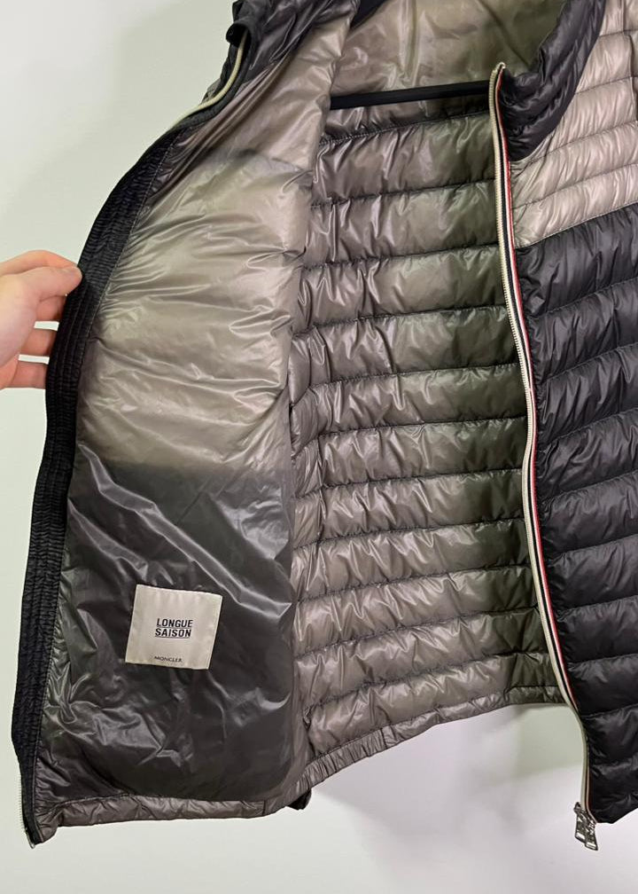 Jaqueta Puffer Moncler cinza / preto