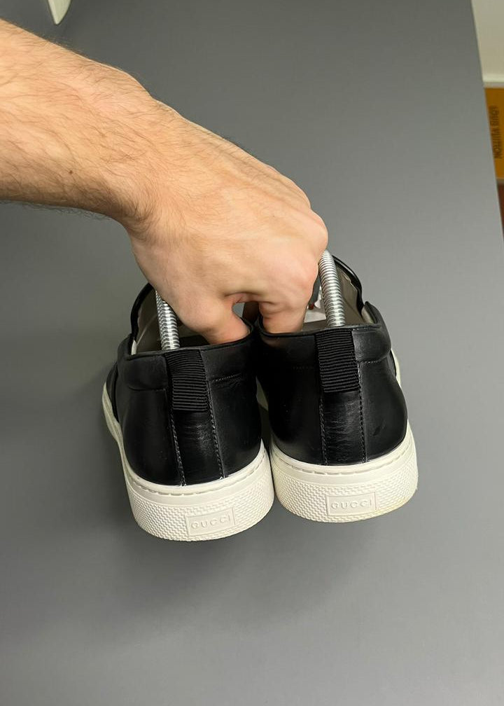 Tênis Slip On Gucci couro preto