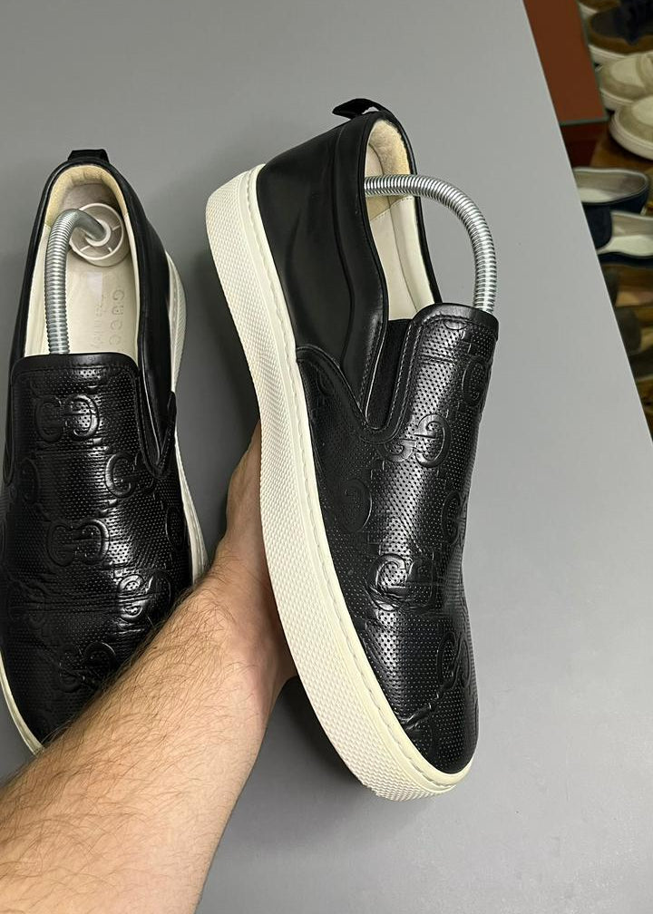Tênis Slip On Gucci couro preto