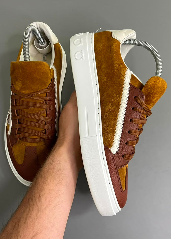 Ferragamo Gancini Low Top Camurça Marrom