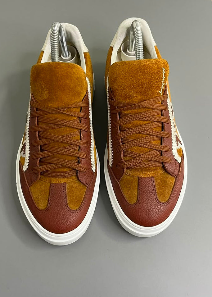 Ferragamo Gancini Low Top Camurça Marrom